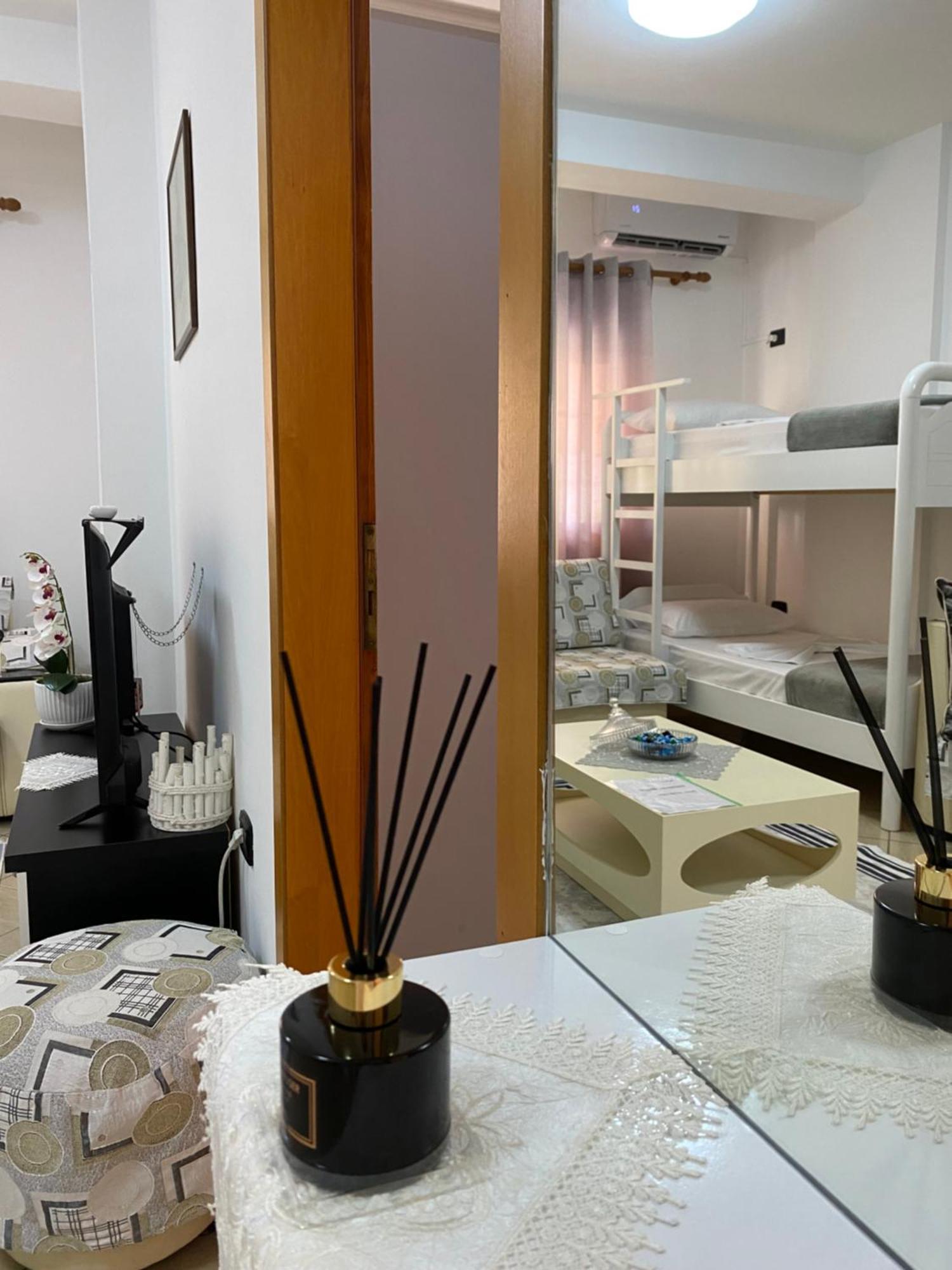 Appartamento Rikardo Apartament Vlorë Esterno foto